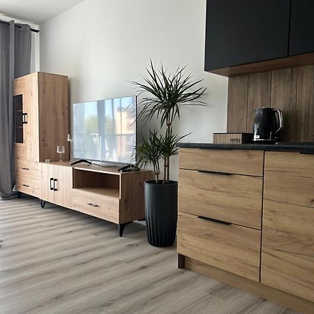 Апартаменти Apartament Akacjowa Ґолєнюв Екстер'єр фото