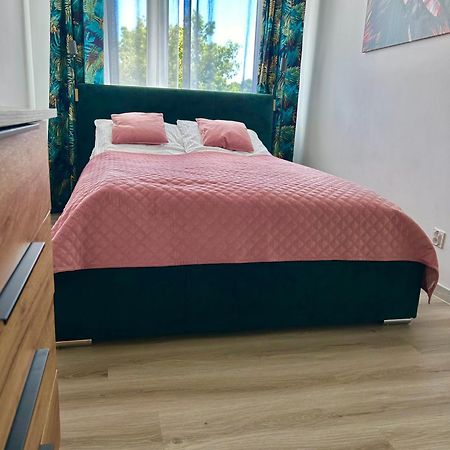 Апартаменти Apartament Akacjowa Ґолєнюв Екстер'єр фото